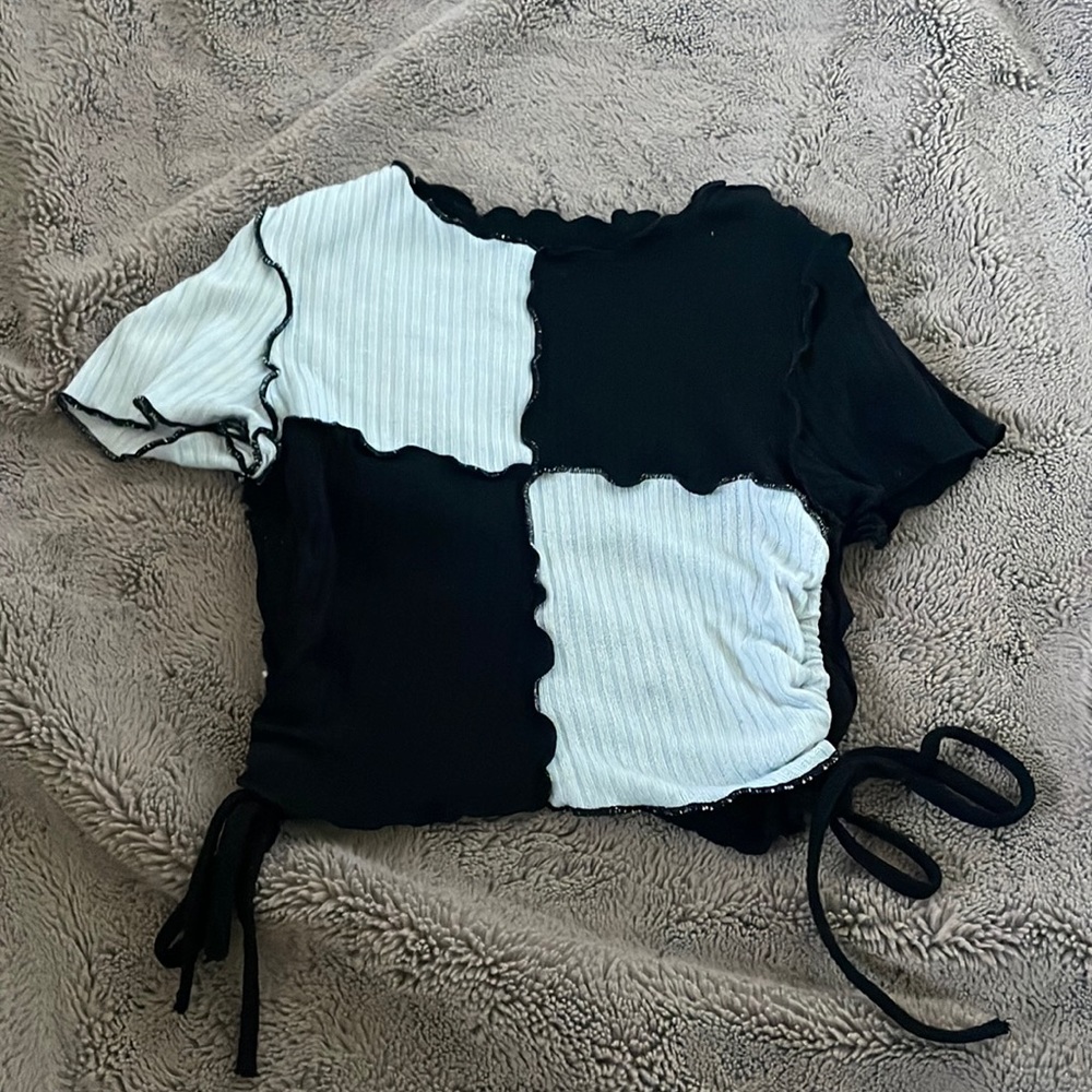Shein black/white crop top. sixe xs